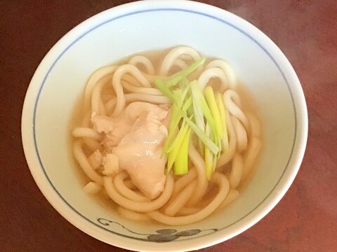 しっとり鶏ムネとネギの白だしうどん。